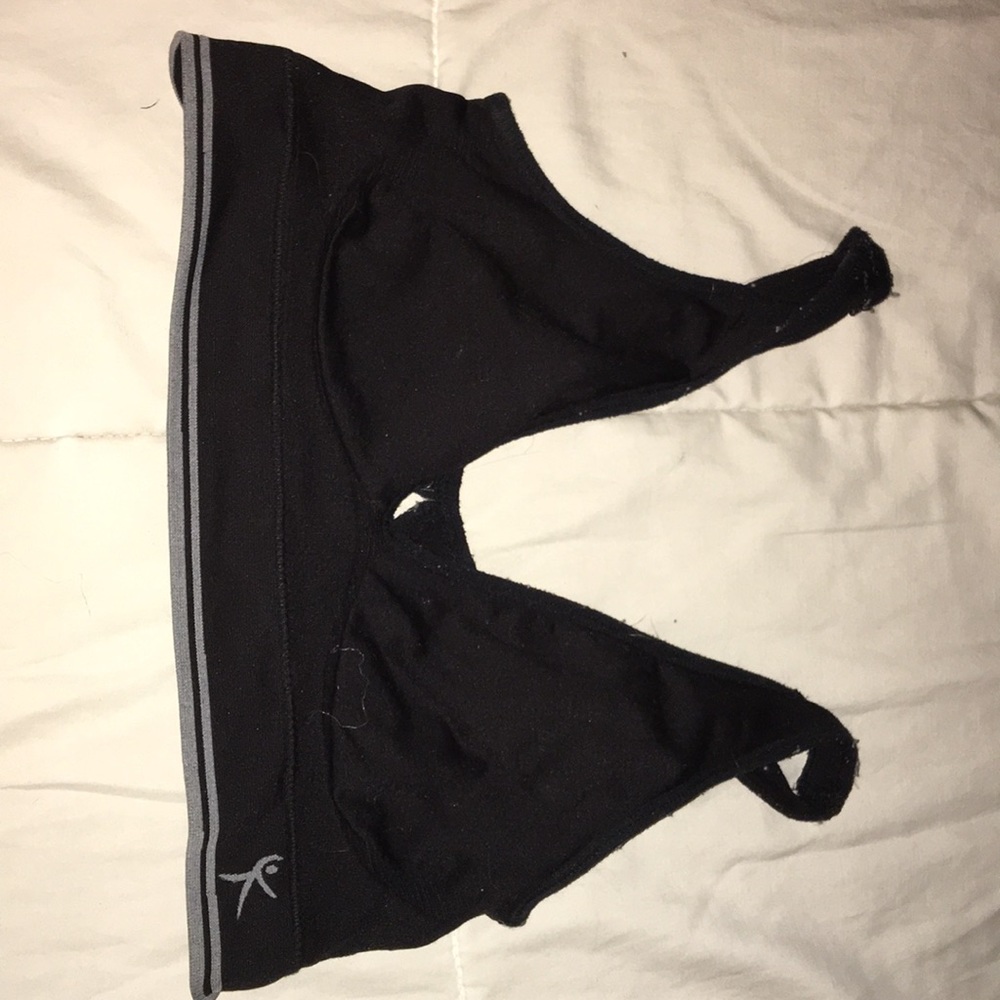 Black sports bra